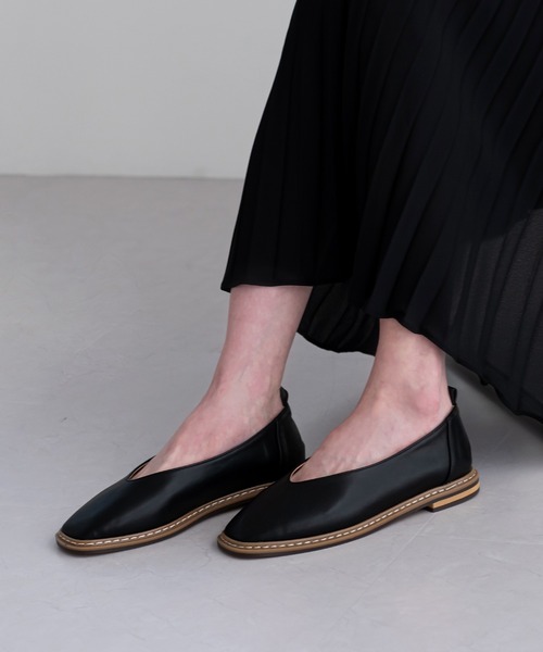 UNE MANSION（ユヌマンション）の「ベーシック デイリー フラットシューズ（パンプス・レディース・ベージュ/イエロー/ブラック・23.0cm/24.0cm/25.0cm）」の2枚目の写真