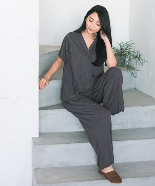 fran de lingerie（フランデランジェリー）の「bumpyプルオーバー・パンツ上下セット（ルームウェア/パジャマ・レディース・ブラウン/セージグリーン/ダークグレー・M-L）」の2枚目の写真