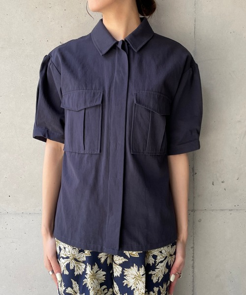 CAPRICIEUX LE'MAGE（カプリシューレマージュ）の「バックタックパフシャツ（シャツ/ブラウス・レディース・ネイビー/カーキ・FREE）」の6枚目の写真