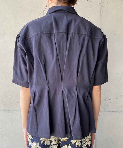 CAPRICIEUX LE'MAGE（カプリシューレマージュ）の「バックタックパフシャツ（シャツ/ブラウス・レディース・ネイビー/カーキ・FREE）」の12枚目の写真