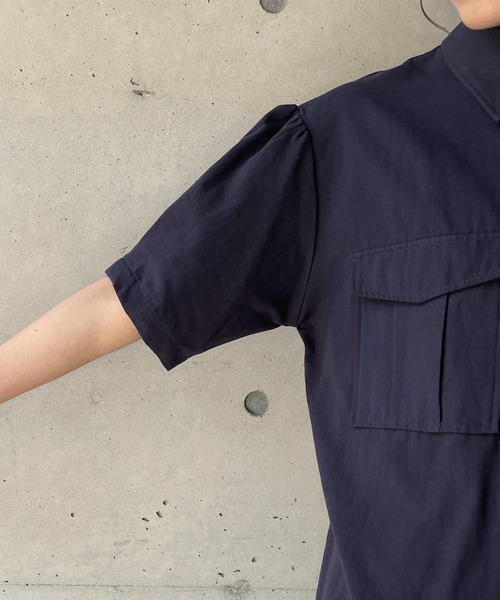 CAPRICIEUX LE'MAGE（カプリシューレマージュ）の「バックタックパフシャツ（シャツ/ブラウス・レディース・ネイビー/カーキ・FREE）」の3枚目の写真