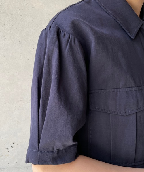 CAPRICIEUX LE'MAGE（カプリシューレマージュ）の「バックタックパフシャツ（シャツ/ブラウス・レディース・ネイビー/カーキ・FREE）」の15枚目の写真