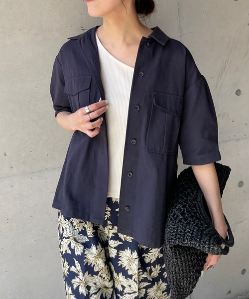 CAPRICIEUX LE'MAGE（カプリシューレマージュ）の「バックタックパフシャツ（シャツ/ブラウス・レディース・ネイビー/カーキ・FREE）」の18枚目の写真