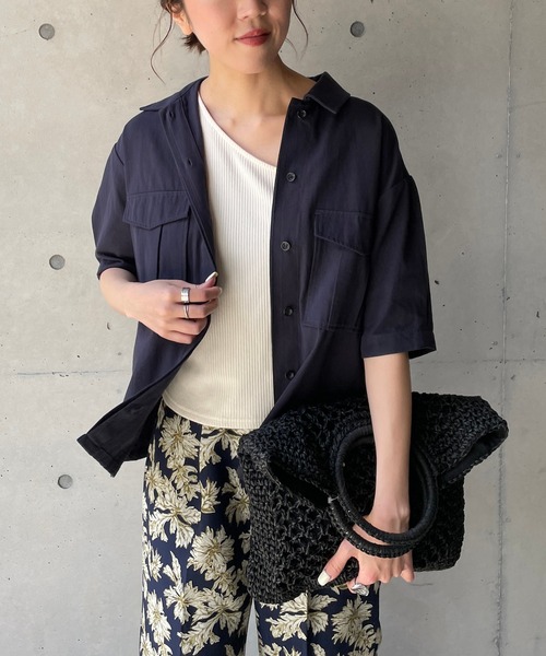 CAPRICIEUX LE'MAGE（カプリシューレマージュ）の「バックタックパフシャツ（シャツ/ブラウス・レディース・ネイビー/カーキ・FREE）」の7枚目の写真