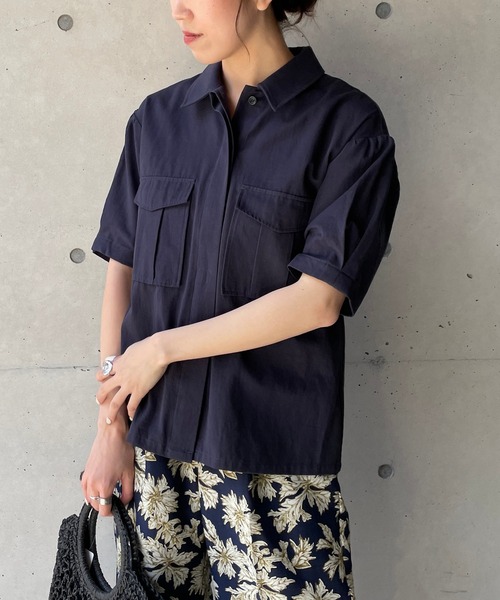 CAPRICIEUX LE'MAGE（カプリシューレマージュ）の「バックタックパフシャツ（シャツ/ブラウス・レディース・ネイビー/カーキ・FREE）」の21枚目の写真