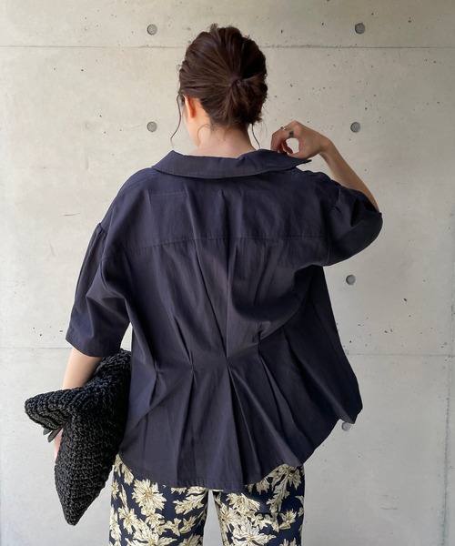 CAPRICIEUX LE'MAGE（カプリシューレマージュ）の「バックタックパフシャツ（シャツ/ブラウス・レディース・ネイビー/カーキ・FREE）」の13枚目の写真