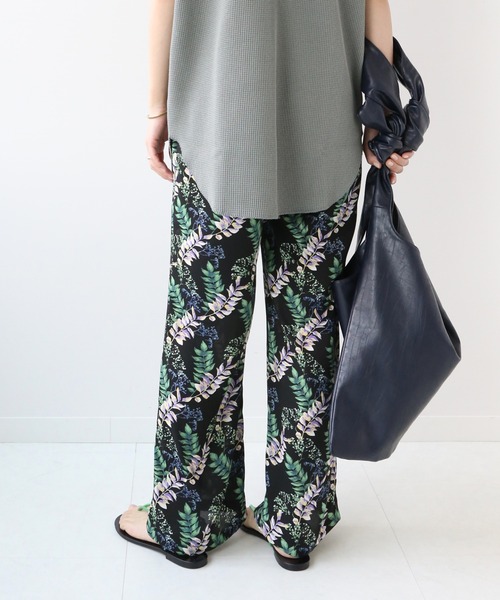 JOURNAL STANDARD relume（ジャーナルスタンダード　レリューム）の「ブラックフローラルイージーパンツ◆（その他パンツ・レディース・パープル/レッド・FREE）」の8枚目の写真