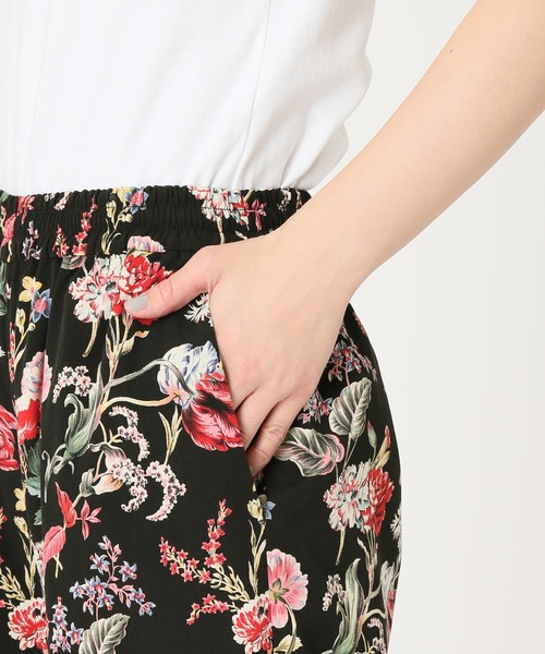 JOURNAL STANDARD relume（ジャーナルスタンダード　レリューム）の「ブラックフローラルイージーパンツ◆（その他パンツ・レディース・パープル/レッド・FREE）」の19枚目の写真