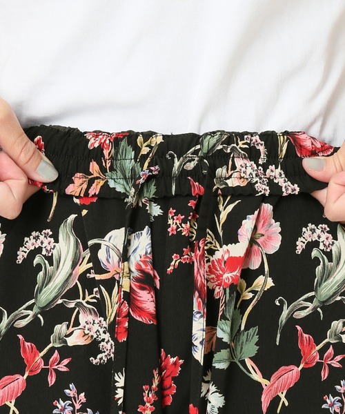 JOURNAL STANDARD relume（ジャーナルスタンダード　レリューム）の「ブラックフローラルイージーパンツ◆（その他パンツ・レディース・パープル/レッド・FREE）」の17枚目の写真