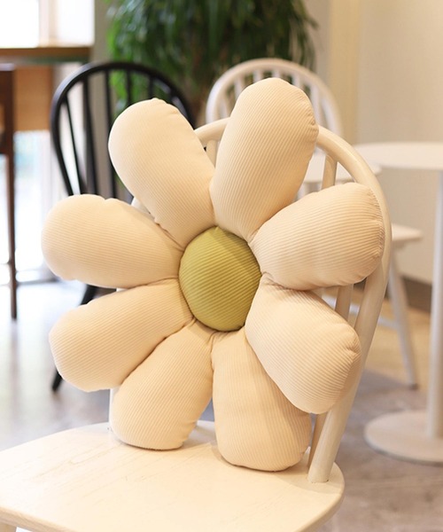 yururira（ユルリラ）の「お花クッション（クッション/クッションカバー・レディース・A/B/C/D/E/F・FREE）」の2枚目の写真