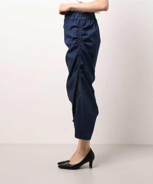 REAL CUBE（リアルキューブ）の「サイドシャーリングデニムペンシルスカート（スカート・レディース・ライトブルー/ネイビー/ダークネイビー・M）」の12枚目の写真