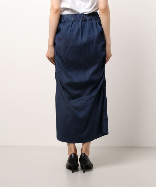 REAL CUBE（リアルキューブ）の「サイドシャーリングデニムペンシルスカート（スカート・レディース・ライトブルー/ネイビー/ダークネイビー・M）」の13枚目の写真