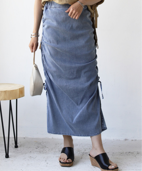 REAL CUBE（リアルキューブ）の「サイドシャーリングデニムペンシルスカート（スカート・レディース・ライトブルー/ネイビー/ダークネイビー・M）」の2枚目の写真