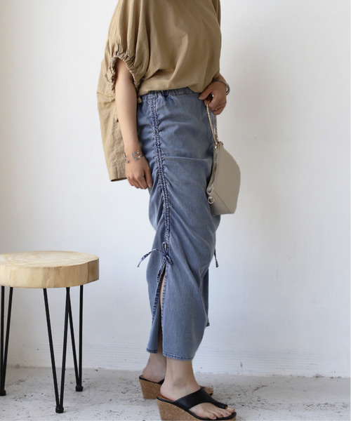 REAL CUBE（リアルキューブ）の「サイドシャーリングデニムペンシルスカート（スカート・レディース・ライトブルー/ネイビー/ダークネイビー・M）」の5枚目の写真