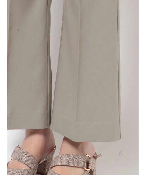 dazzlin（ダズリン）の「セミフレアタックパンツ（その他パンツ・レディース・ブラウン/グレー/アイボリー・SMALL/MEDIUM）」の9枚目の写真