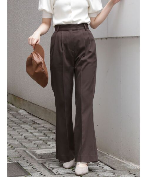 dazzlin（ダズリン）の「セミフレアタックパンツ（その他パンツ・レディース・ブラウン/グレー/アイボリー・SMALL/MEDIUM）」の3枚目の写真