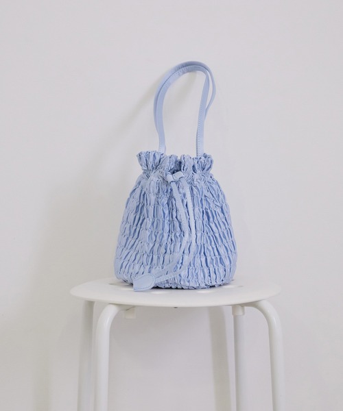 MADEMOISELLE ROPE'（マドモアゼル ロペ）の「【HAI】シャーリング巾着バッグ（ショルダーバッグ・レディース・サックスブルー/ブラック・FREE）」の7枚目の写真