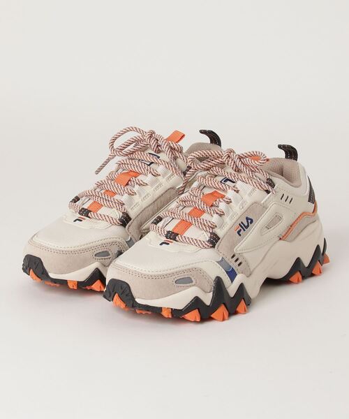FILA(フィラ)の「OAKMONT TR 1JM00801D928(スニーカー・メンズ・ベージュ系その他・22.5cm/23.5cm/24.5cm/25.5cm/26.5cm/27.5cm/23.0cm/24.0cm/25.0cm/26.0cm/27.0cm/28.0cm/29.0cm)」の1枚目の写真