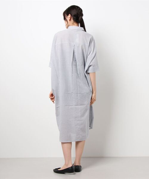 Lugnoncure（ルノンキュール）の「オーバーサイズワンピース（ワンピース・レディース・オフホワイト/ブルー/チャコール・ﾌﾘ-）」の5枚目の写真