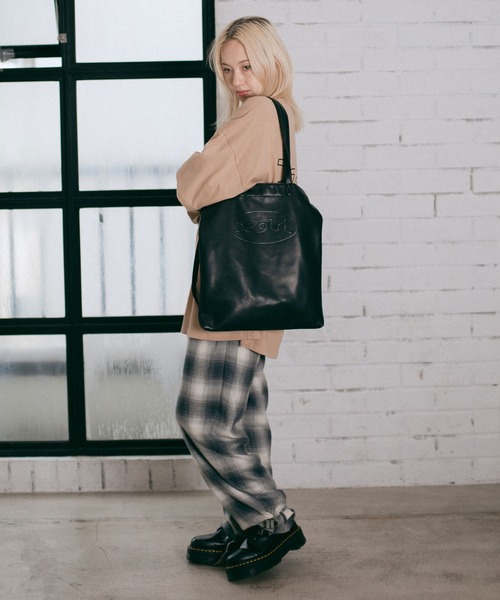 X-girl（エックスガール）の「FAUX LEATHER 2WAY BIG TOTE（トートバッグ・レディース・ブラック/ベージュ/パープル・ONE SIZE）」の4枚目の写真