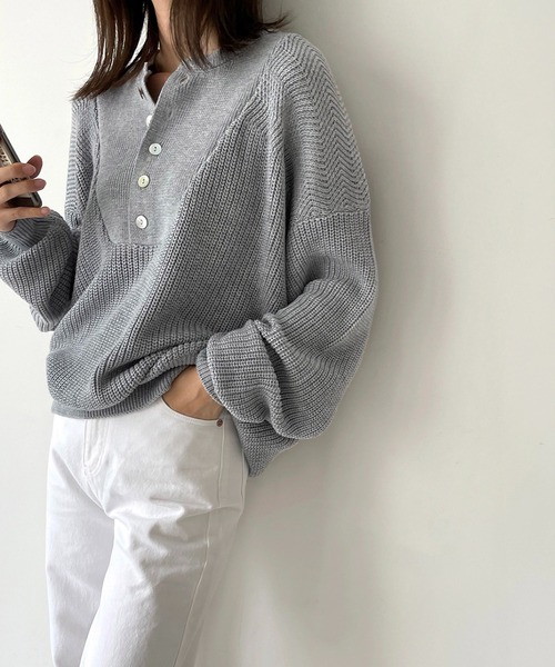 CANAL JEAN（キャナルジーン）の「RED CHOP WORKS(レッドチョップワークス) ヘンリーネックニット（ニット/セーター・レディース・ヘザーグレー/ベージュ・38）」の2枚目の写真