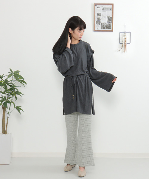 VENCEEXCHANGE（ヴァンスエクスチェンジ）の「プリーツトップス（シャツ/ブラウス・レディース・ライトグレー/チャコールグレー/オフホワイト・M）」の2枚目の写真