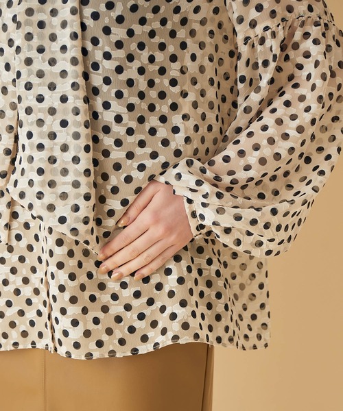 MADEMOISELLE ROPE'（マドモアゼル ロペ）の「ドットギャザーボウタイブラウス（シャツ/ブラウス・レディース・ホワイト系その他2/カーキ・38）」の6枚目の写真