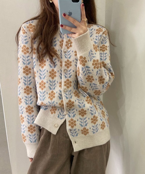 me+em select（ミームセレクト）の「花柄ジャガードニットカーディガン（カーディガン/ボレロ・レディース・ブラック/ベージュ/ブラウン・FREE）」の4枚目の写真