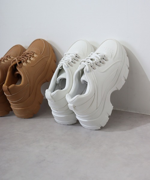 LOVEHUNTER（ラブハンター）の「LOVEHUNTER 軽量 厚底ダッドスニーカー（スニーカー・レディース・ブラック×ホワイト/キャメル/ホワイト/ブラック系その他/ブラック系その他2/ホワイト系その他/ブラック系その他3/ベージュ/ホワイト系その他2/ブラック/ブラック系その他6/ホワイト系その他5/ブラック系その他4/ブラック系その他5/ホワイト系その他4/ホワイト系その他3/ブラック系その他7/ベージュ系その他/ホワイト系その他6/ホワイト系その他7/その他/その他1・L/LL/S/M/3L/4L）」の2枚目の写真