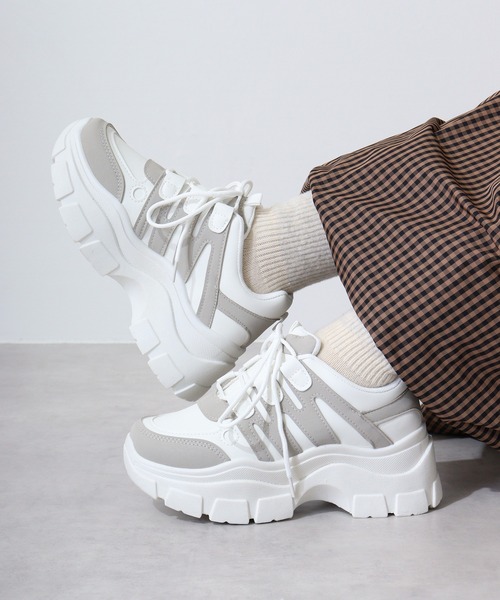 LOVEHUNTER（ラブハンター）の「LOVEHUNTER 軽量 厚底ダッドスニーカー（スニーカー・レディース・ブラック×ホワイト/キャメル/ホワイト/ブラック系その他/ブラック系その他2/ホワイト系その他/ブラック系その他3/ベージュ/ホワイト系その他2/ブラック/ブラック系その他6/ホワイト系その他5/ブラック系その他4/ブラック系その他5/ホワイト系その他4/ホワイト系その他3/ブラック系その他7/ベージュ系その他/ホワイト系その他6/ホワイト系その他7/その他/その他1・L/LL/S/M/3L/4L）」の4枚目の写真