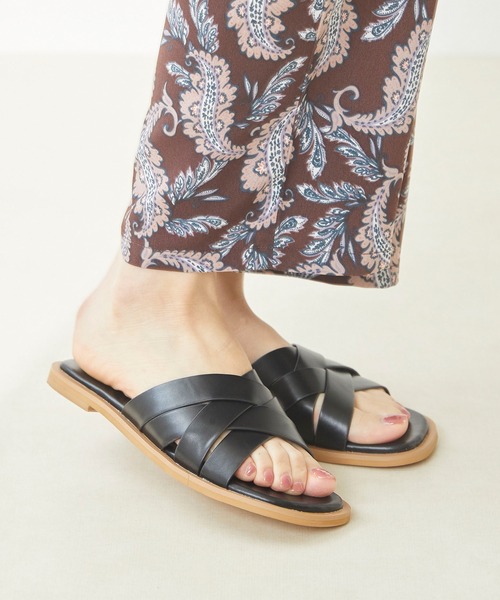 menue（メヌエ）の「スクエアトゥ 編み込み スライドサンダル（サンダル・レディース・イエロー/ブラック/ブラウン/ベージュ/アイボリー・M/S/3L/XS/L/LL）」の3枚目の写真