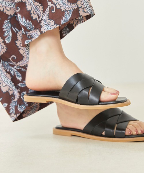 menue（メヌエ）の「スクエアトゥ 編み込み スライドサンダル（サンダル・レディース・イエロー/ブラック/ブラウン/ベージュ/アイボリー・M/S/3L/XS/L/LL）」の13枚目の写真