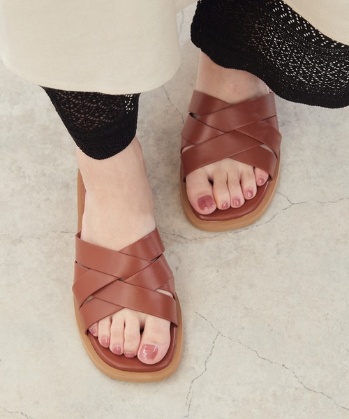 menue（メヌエ）の「スクエアトゥ 編み込み スライドサンダル（サンダル・レディース・イエロー/ブラック/ブラウン/ベージュ/アイボリー・M/S/3L/XS/L/LL）」の17枚目の写真