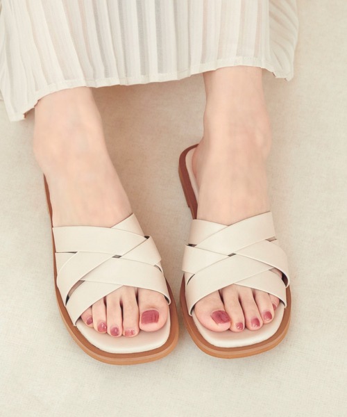 menue（メヌエ）の「スクエアトゥ 編み込み スライドサンダル（サンダル・レディース・イエロー/ブラック/ブラウン/ベージュ/アイボリー・M/S/3L/XS/L/LL）」の9枚目の写真