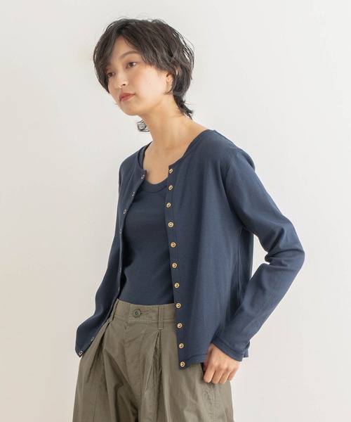 kha:ki(カーキ)の「「KHA:KI / カーキ」11ボタンコットンリブカーディガン"11B CTN RIB C/D"(カーディガン/ボレロ・レディース・ブラック/ネイビー/グレー/ブルー/グリーン/モカ/ベージュ・1/2)」の6枚目の写真