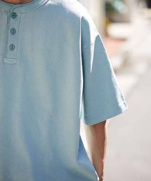 FREAK'S STORE(フリークスストア)の「FREAK'S STORE/フリークスストア ヘビーウェイト ヘンリーネック Tシャツ/ヘビーオンス/ビックシルエット(Tシャツ/カットソー・メンズ・ホワイト/アッシュグレー/グリーン/ミント/スミクロ/グレイッシュベージュ・SMALL/MEDIUM/LARGE)」の13枚目の写真