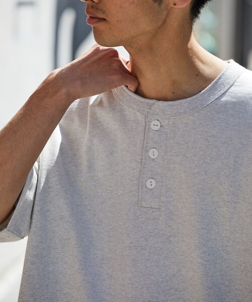 FREAK'S STORE(フリークスストア)の「FREAK'S STORE/フリークスストア ヘビーウェイト ヘンリーネック Tシャツ/ヘビーオンス/ビックシルエット(Tシャツ/カットソー・メンズ・ホワイト/アッシュグレー/グリーン/ミント/スミクロ/グレイッシュベージュ・SMALL/MEDIUM/LARGE)」の17枚目の写真