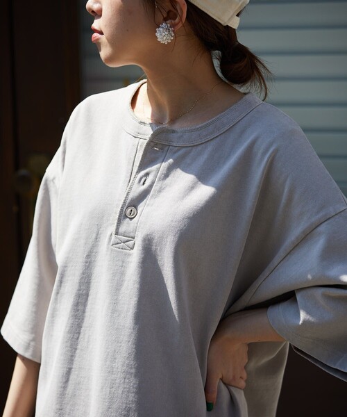 FREAK'S STORE(フリークスストア)の「FREAK'S STORE/フリークスストア ヘビーウェイト ヘンリーネック Tシャツ/ヘビーオンス/ビックシルエット(Tシャツ/カットソー・メンズ・ホワイト/アッシュグレー/グリーン/ミント/スミクロ/グレイッシュベージュ・SMALL/MEDIUM/LARGE)」の22枚目の写真