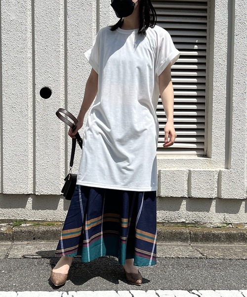 Jewelobe（ジュエローブ）の「ロールアップフレンチスリーブルーズTシャツワンピース（ワンピース・レディース・ホワイト/イエロー/ブルー/ブラウン/グレー/ブラック・FREE）」の7枚目の写真