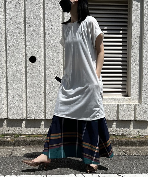 Jewelobe（ジュエローブ）の「ロールアップフレンチスリーブルーズTシャツワンピース（ワンピース・レディース・ホワイト/イエロー/ブルー/ブラウン/グレー/ブラック・FREE）」の8枚目の写真