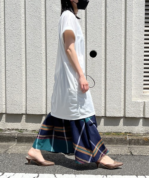 Jewelobe（ジュエローブ）の「ロールアップフレンチスリーブルーズTシャツワンピース（ワンピース・レディース・ホワイト/イエロー/ブルー/ブラウン/グレー/ブラック・FREE）」の10枚目の写真