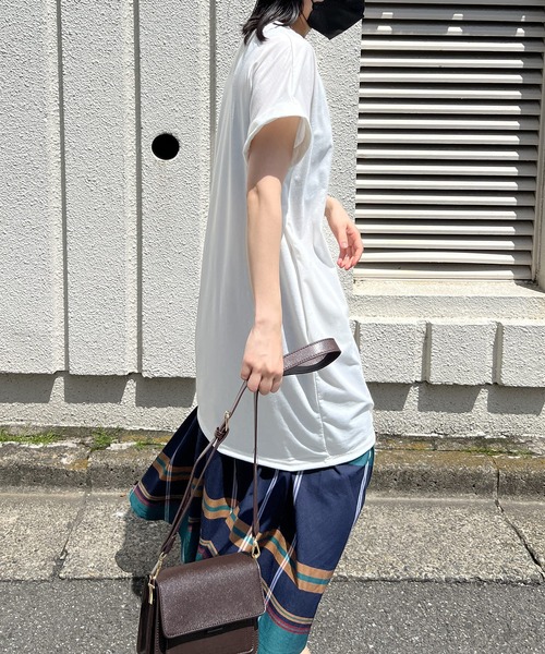 Jewelobe（ジュエローブ）の「ロールアップフレンチスリーブルーズTシャツワンピース（ワンピース・レディース・ホワイト/イエロー/ブルー/ブラウン/グレー/ブラック・FREE）」の16枚目の写真