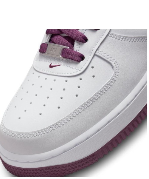 NIKE(ナイキ)の「NIKE ナイキ AIR FORCE 1 '07 エア フォース 1 '07 MDH7561 ABC-MART限定 #*101WHT/LBORD(スニーカー・メンズ・ホワイト・24.5cm/25.5cm/26.5cm/27.5cm/28.5cm/30.0cm/24.0cm/25.0cm/26.0cm/27.0cm/28.0cm/29.0cm)」の6枚目の写真