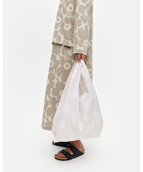 marimekko（マリメッコ）の「Pieni Unikko / Smartbag（エコバッグ/サブバッグ・レディース・ネイビー/アイボリー・FREE）」の4枚目の写真