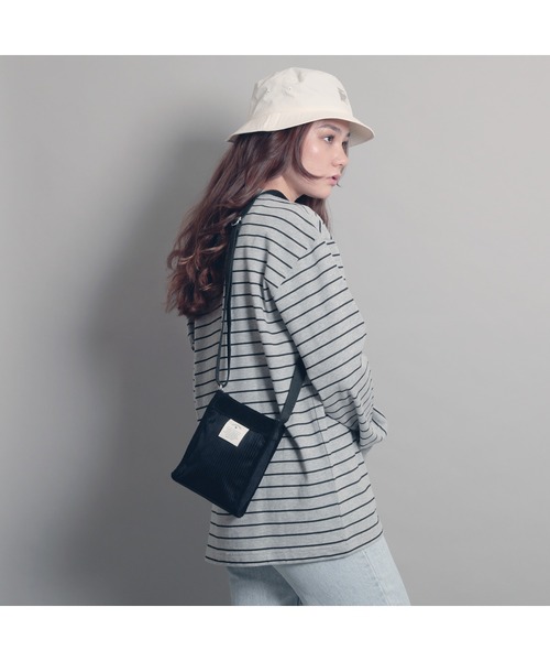 CONVERSE（コンバース）の「【CONVERSE/コンバース】CORDUROY MINI SHOULDER BAG　コーデュロイミニショルダーバッグ（ショルダーバッグ・レディース・オフホワイト/ブラック/ライトブラウン・FREE）」の17枚目の写真