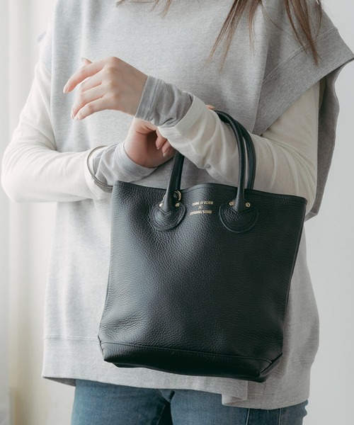 YOUNG & OLSEN トートバッグ ブラック ハンドペイント, L ヤングアンドオルセン エンボス レザートート M – YOUNG & OLSEN The