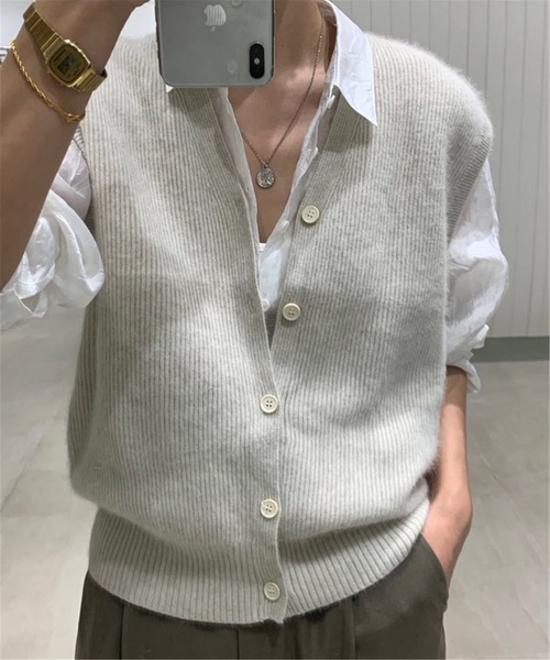 MAISON DE THERESE(メゾン ド テレーズ)の「Vネックボタン開きニットベスト(ニット/セーター・レディース・ブラック/グレー・FREE)」の2枚目の写真