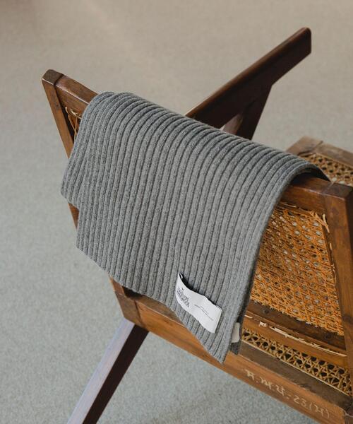 green label relaxing（グリーンレーベルリラクシング）の「ハミルトンラムズウール リブ編み マフラー（マフラー・メンズ・グレー/ダークグリーン/ベージュ/ロイヤルブルー・FREE）」の2枚目の写真