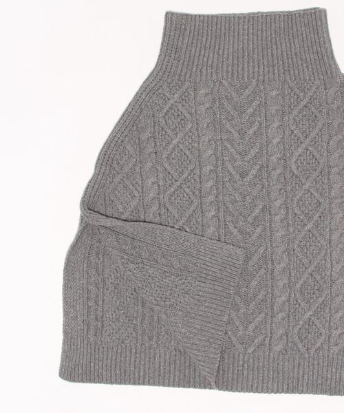 Samansa Mos2（サマンサ モスモス）の「ケーブルニットケープスヌード（ネックウォーマー/スヌード・レディース・グレー/モカ/チャコール・ﾌﾘ-）」の5枚目の写真