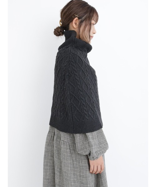Samansa Mos2（サマンサ モスモス）の「ケーブルニットケープスヌード（ネックウォーマー/スヌード・レディース・グレー/モカ/チャコール・ﾌﾘ-）」の11枚目の写真